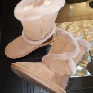 BearPaw mouton boots